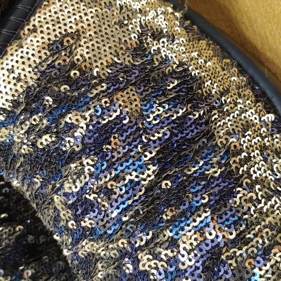 ❄EUC UGG Women's/Ladies/Girl's/Unisex Blue/Silver/Black Sequined Mid Top Boot, 8 - Picture 3 of 9